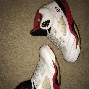 Air Jordan Retro 5 ( fire red ) size 8.5